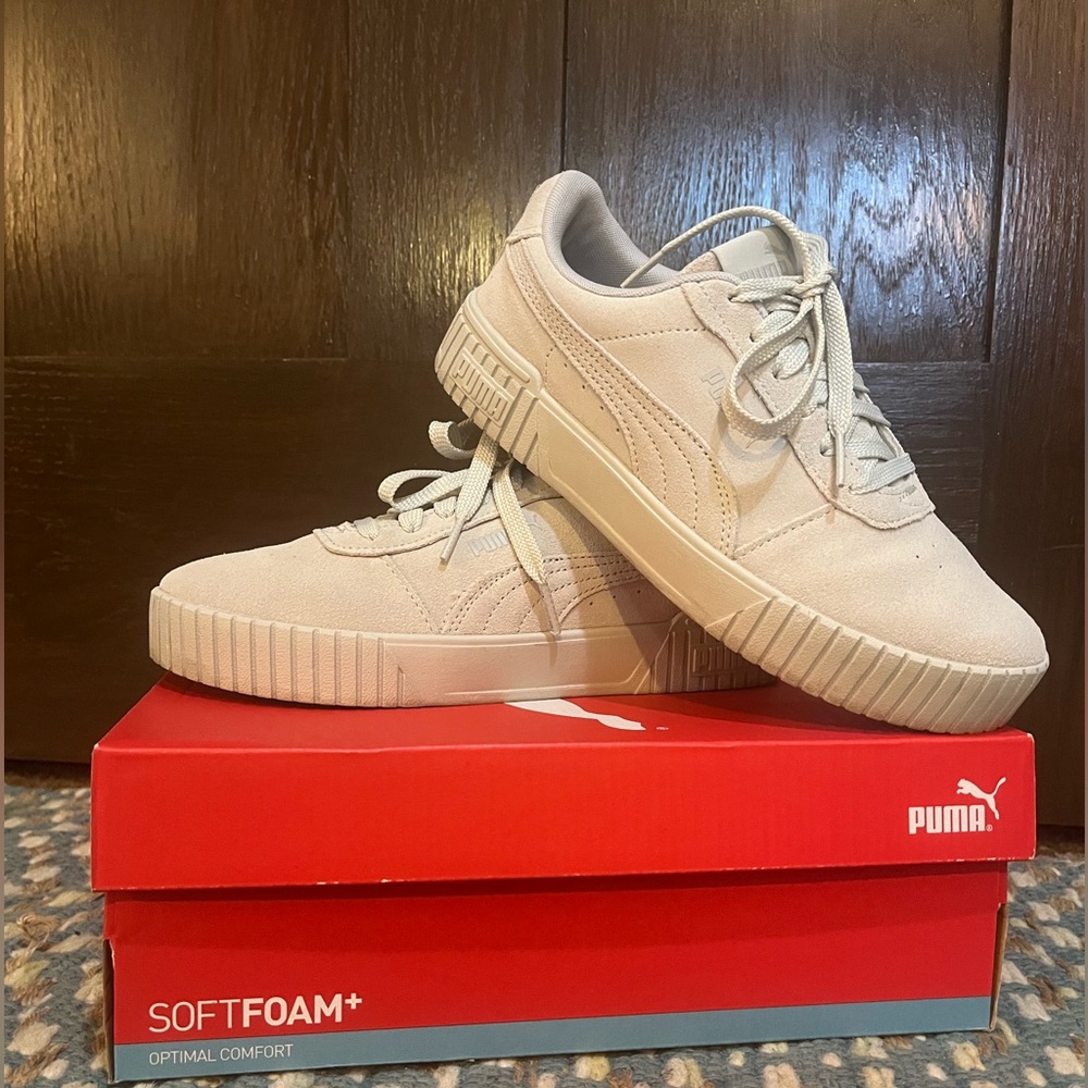 Puma women’s soft grey Sneakers